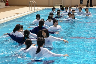 今週のノートルダム 9 5 Vol 2 6年生 着衣水泳 今週のノートルダム ノートルダム学院小学校 今週のノートルダム 9 5 Vol 2 6年生 着衣水泳 今週のノートルダム ノートルダム学院小学校